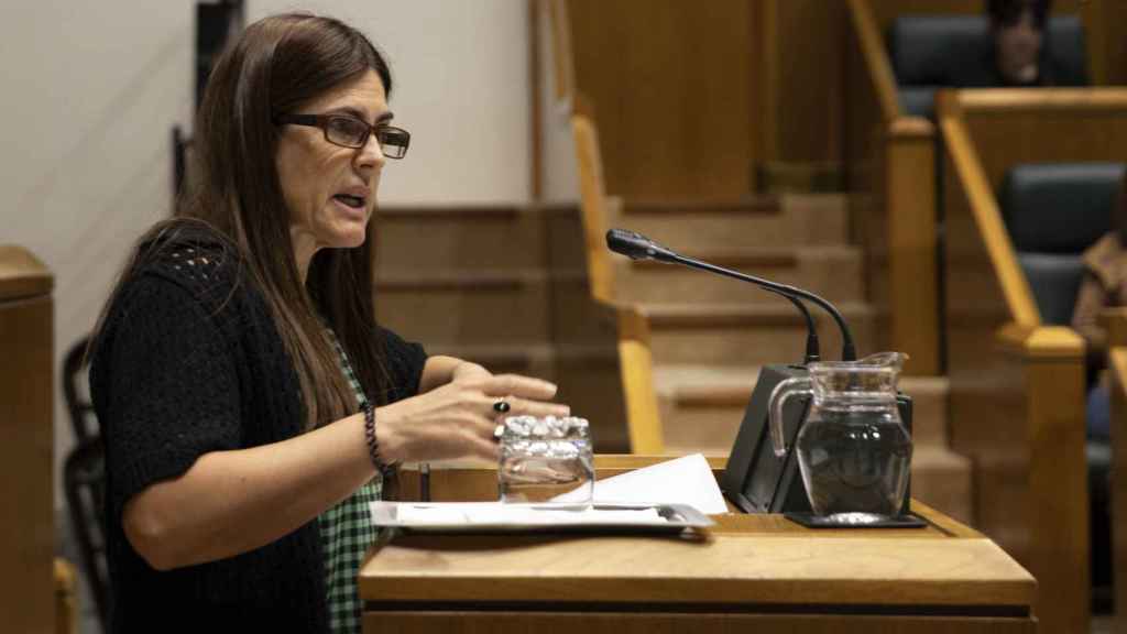 La portavoz del grupo parlamentario Elkarrekin Podemos-IU, Miren Gorrotxategi, durante un intervención en la Cámara autonómica / Legebiltzarra