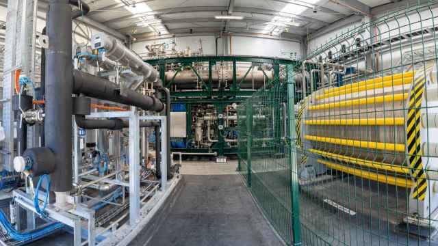 Conductos del interior del electrolizador instalado en Petronor.