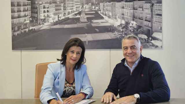 La parlamentaria del PP vasco, Laura Garrido, junto al Candidato a la presidencia del Partido en Euskadi, Javier de Andrés / PP Vasco