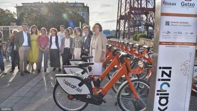 Inauguración del servicio público de bicicletas de Bizkaia.
