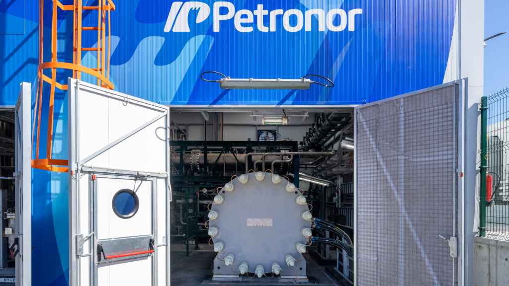 Electrolizador de 2,5 KW de potencia puesto en marcha por Petronor en Muskiz.