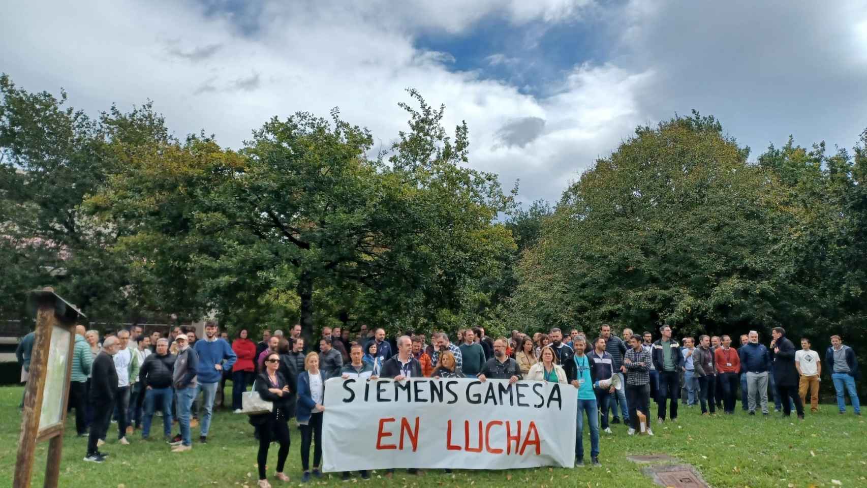 Concentración de trabajadores de Siemens Gamesa ante la sede de Zamudio (Bizkaia).