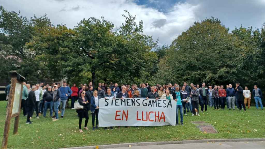 Concentración de trabajadores de Siemens Gamesa ante la sede de Zamudio (Bizkaia).