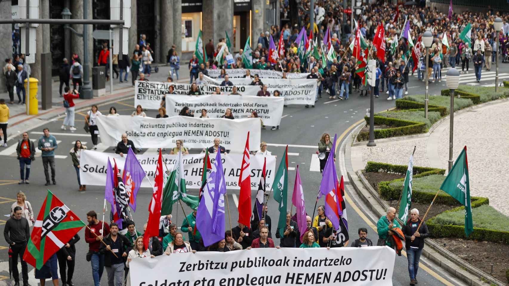 Un momento de la manifestación donde miles de trabajadores se manifestaron en las tres capitales vascas el pasado octubre/EFE/Luis Tejido