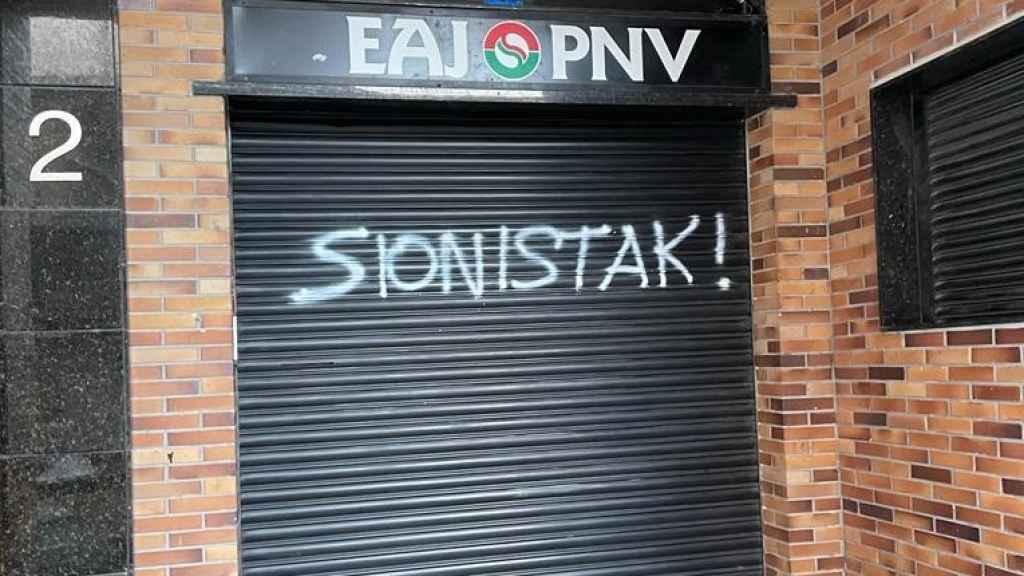 Aparecen pintadas que tildan de sionistas al PNV en el batzoki de Andoain/PNV