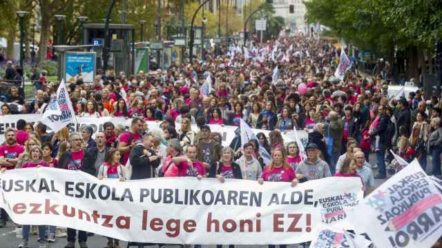 Miles de familias recorren San Sebastián en contra de la nueva ley de Educación/EFE/Javi Colmenero