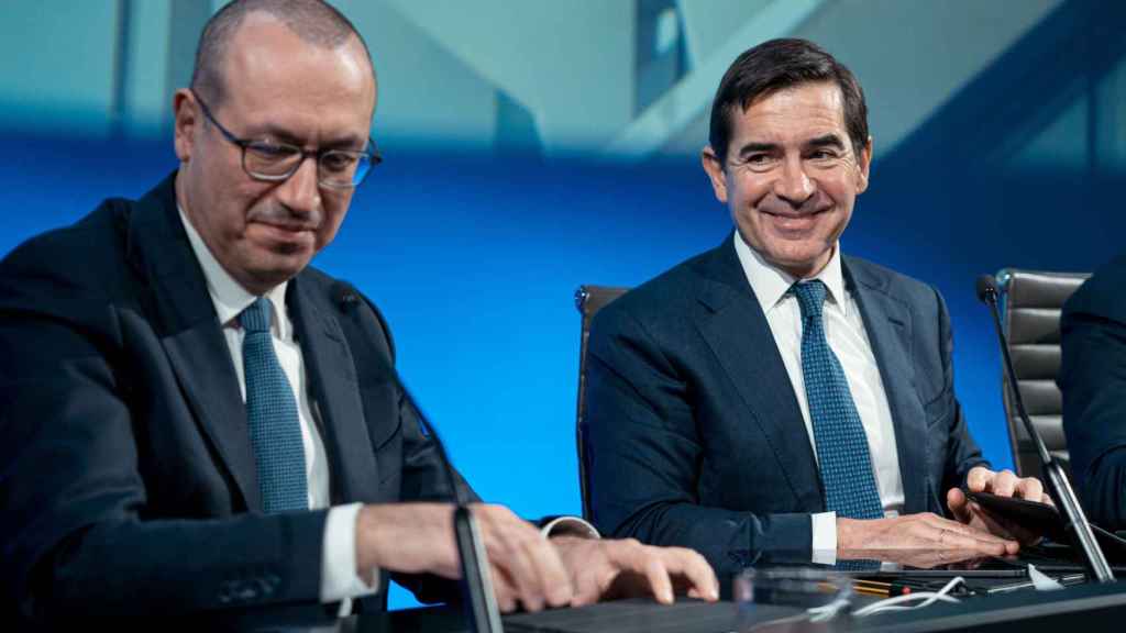 El consejero delegado de BBVA, Onur Genç, y su presidente, Carlos Torres Vila.