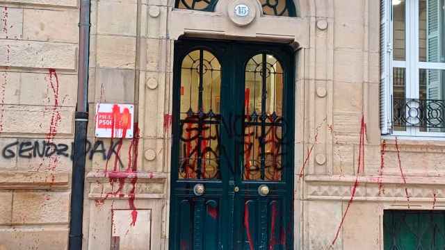 El PSE de Gipuzkoa sufre un tercer ataque a su sede en quince días y habla de una campaña de acoso