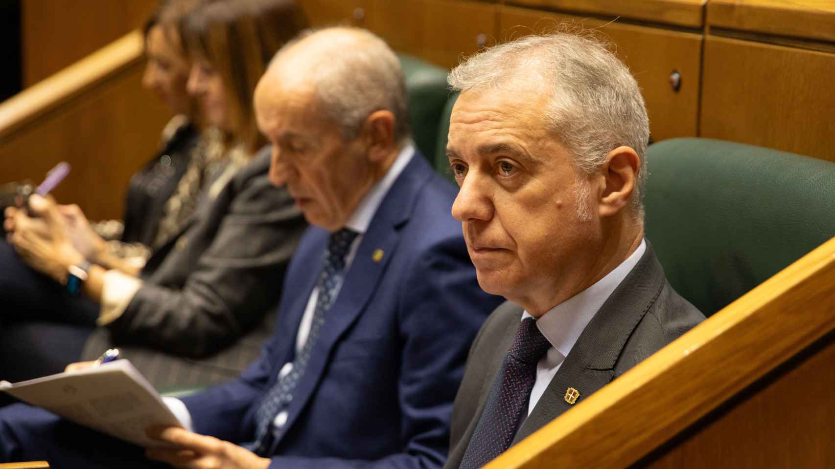 El lehendakari, Iñigo Urkullu, junto al consejero de Seguridad, Josu Erkoreka, en el Parlamento vasco / Legebiltzarra