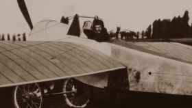Heraclio Alfaro en una de sus avionetas/Aeroclub de Vitoria
