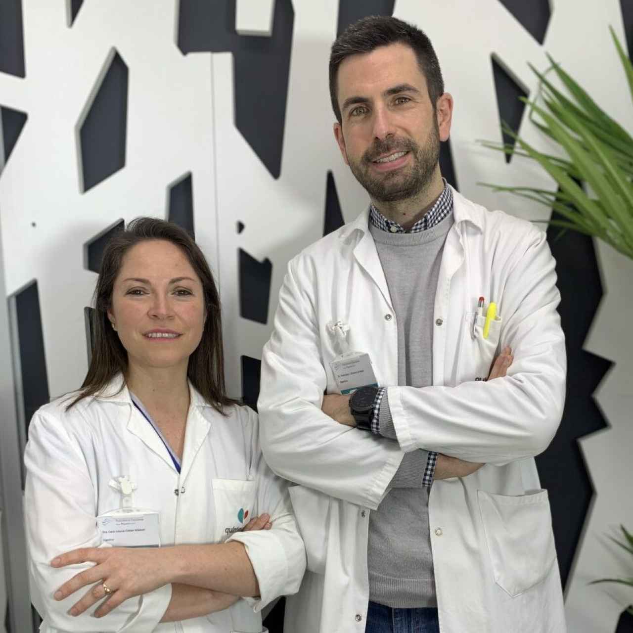 La doctora Julyssa Cobián y el doctor Francisco Zozaya, de Policlínica Guipuzkoa