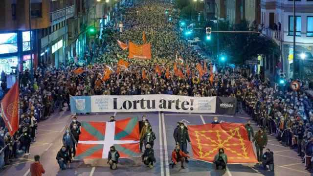 Bildu para de en la calle la “nación vasca” en la mejor legislatura para el nacionalismo / EH-Bildu