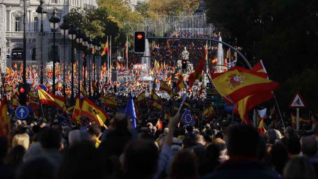 La manifestación multitudinaria contra la amnistía celebrada en Madrid a la que ha acudido el presidente del PP vasco, Javier de Andrés, junto a otros cargos de su partido y Vox/ Juanjo Martin - EFE