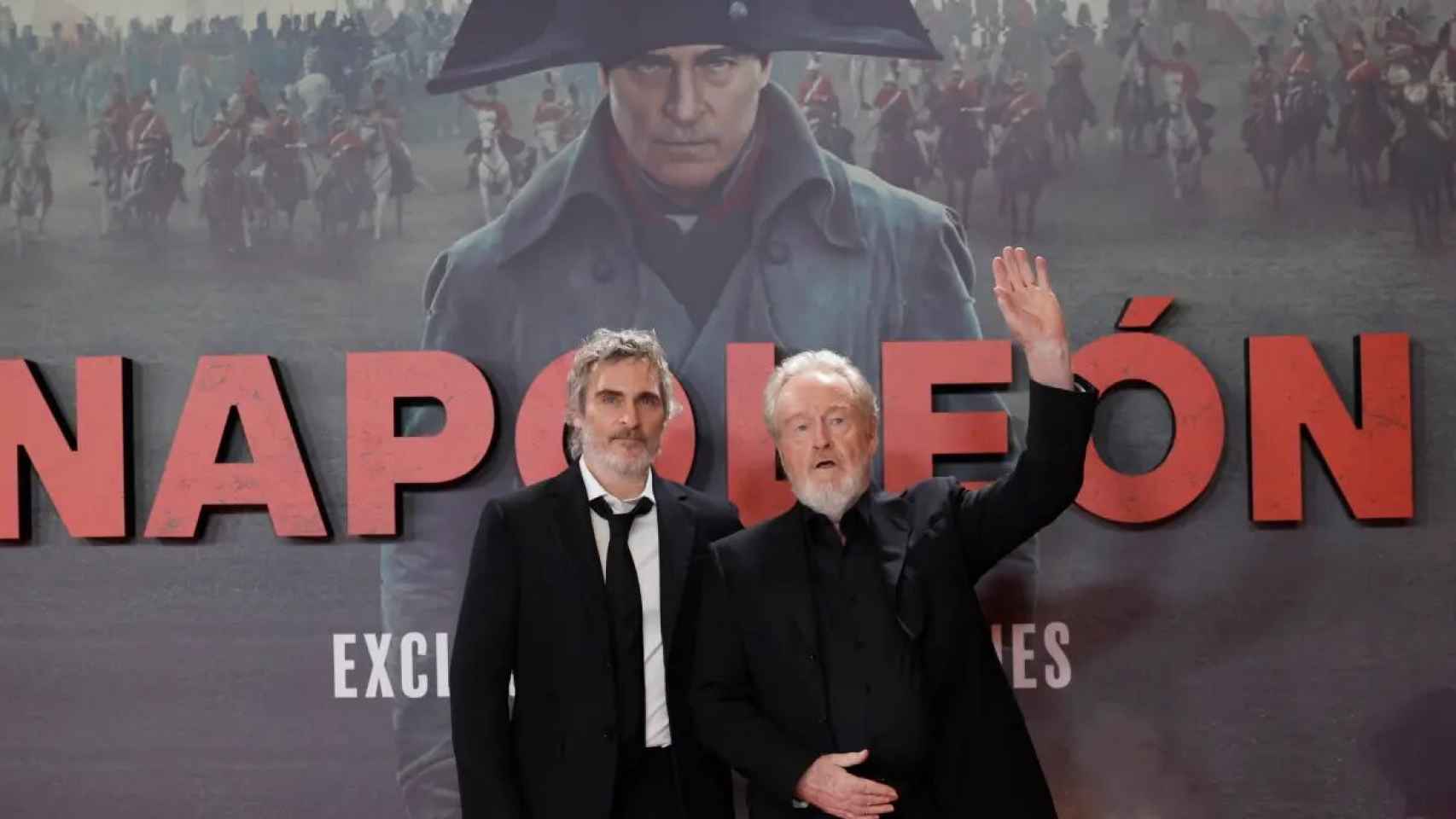 El director británico Ridley Scott y el actor estadounidense Joaquin Phoenix a su llegada a la presentación de la película 'Napoleón' / JUANJO MARTÍN - EFE