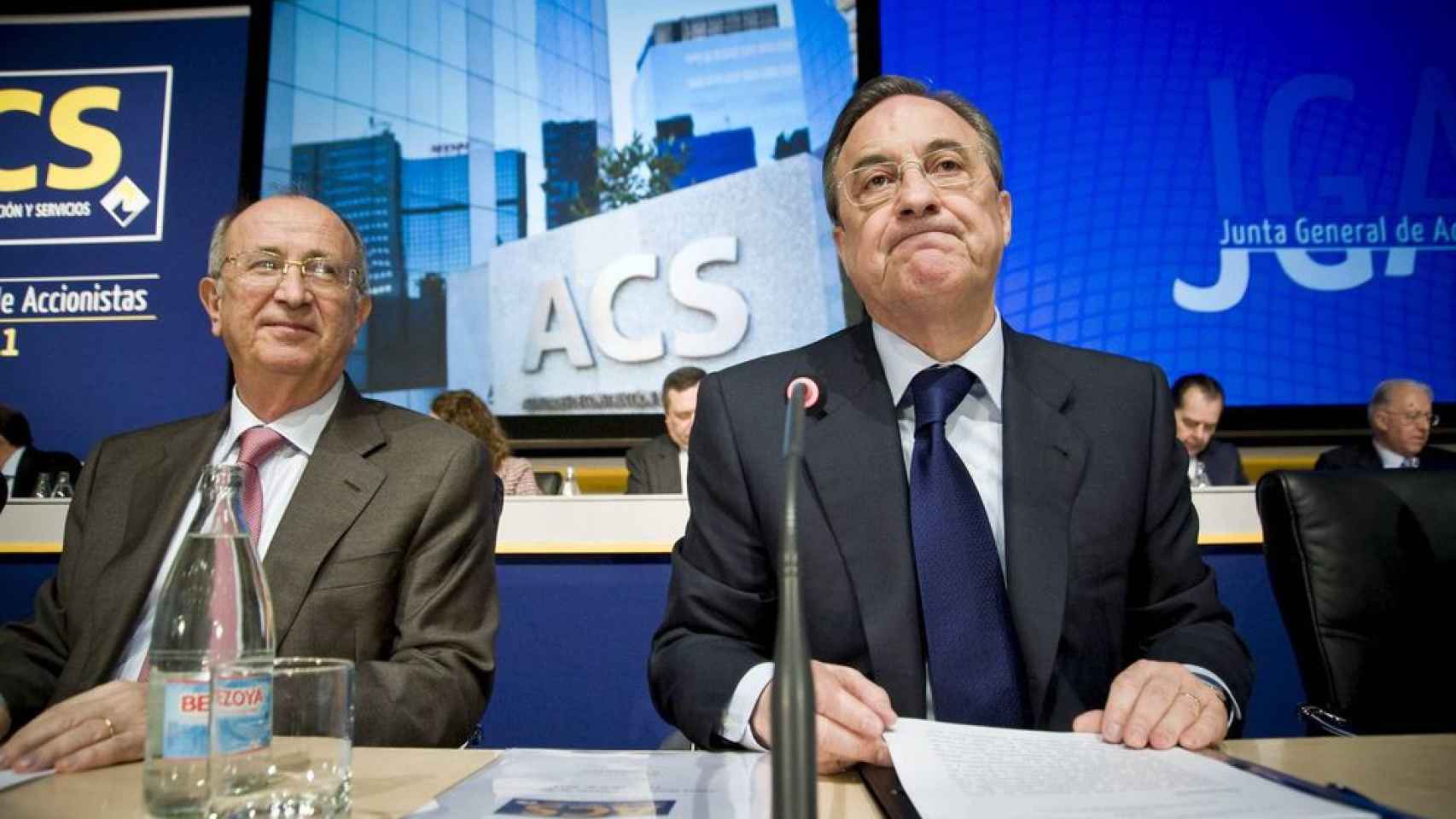 Su padre, José María Loizaga, junto al presidente del Grupo ACS, Florentino Pérez, en 2014.