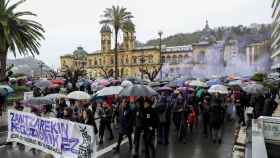 Manifestación por las calles de San Sebastián / JAVIER ETXEZARRETA - EFE