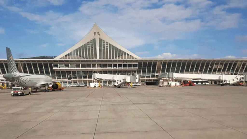 El aeropuerto de Bilbao, 'La Paloma', por fuera.