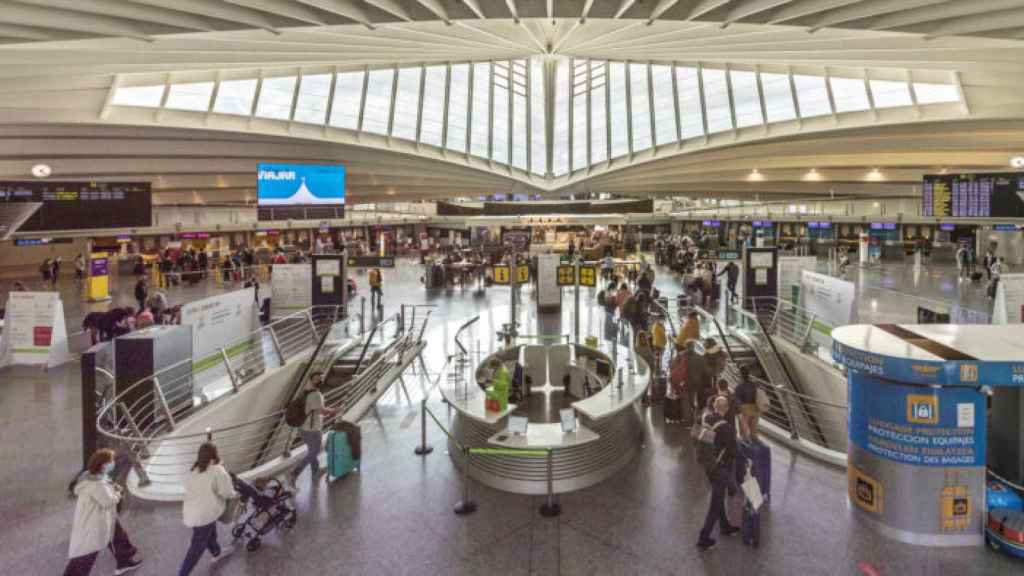 Interior del Aeropuerto de Bilbao.