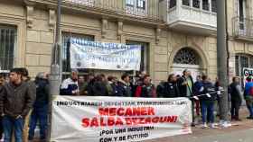 Los trabajadores de Mecaner y Glavista piden ayuda al Gobierno vasco en el Parlamento/CV