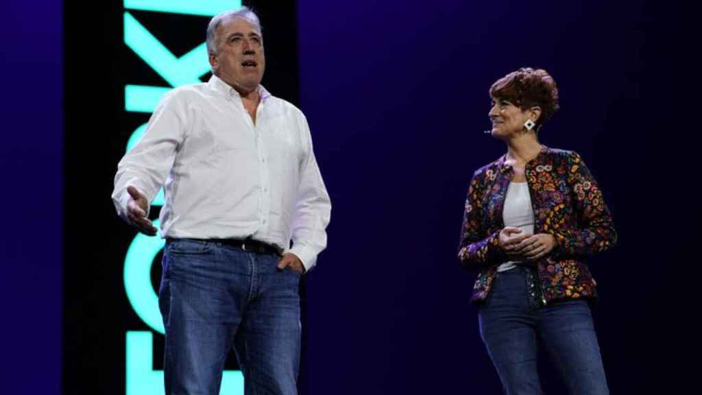 Joseba Asiron y Bakartxo Ruiz en el acto de Bildu de este domingo.