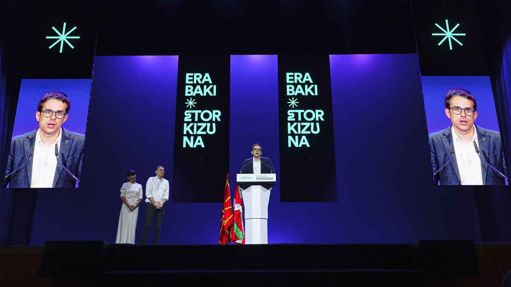 Momento de la intervención de Pello Otxandiano en el acto de Bildu celebrado en Bilbao.