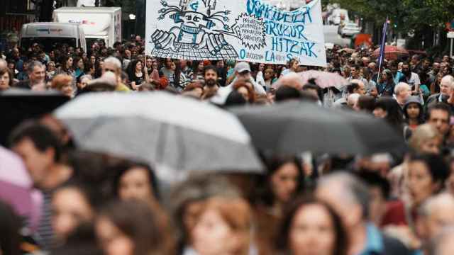 Cientos de personas protestan durante una manifestación con motivo de una huelga del sector público/EuropaPress