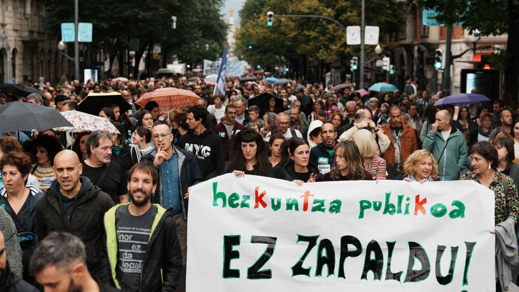 Cientos de personas protestan durante una manifestación con motivo de la huelga del sector público, a 25 de octubre de 2023/Europa Press