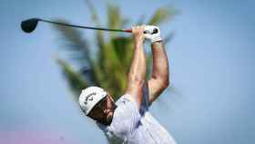 Jon Rahm golpea a la bola durante uno de los últimos torneos del PGA Tour.