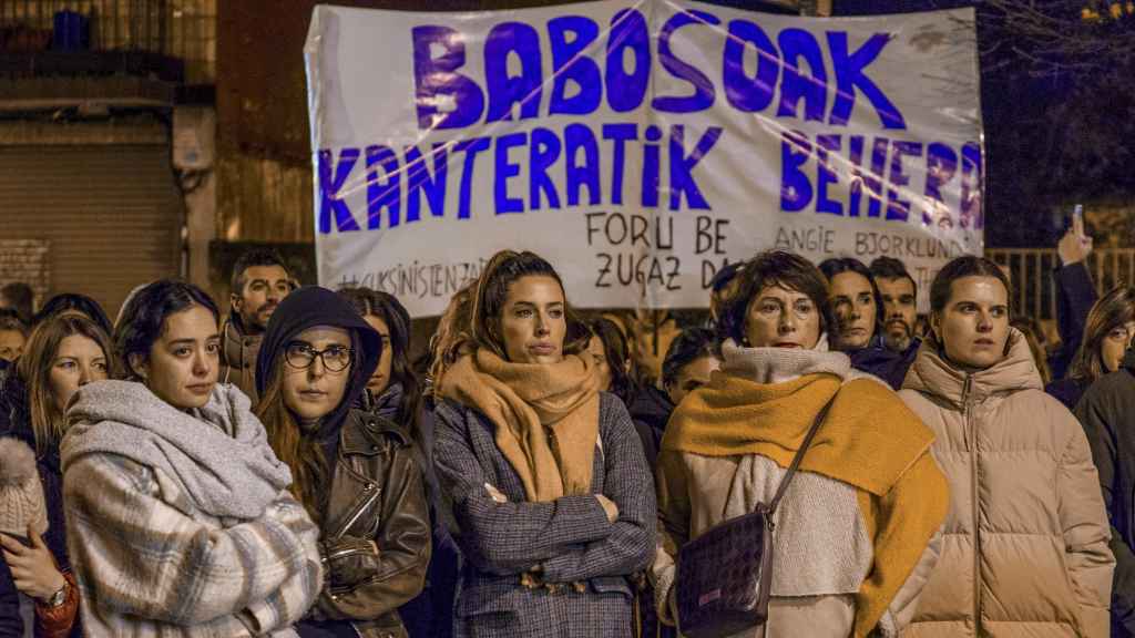 2.800 personas, según la organización, se manifestaron este lunes en Gernika en apoyo de la joven que ha denunciado por agresión sexual al que fue su entrenador en el club Lointek Gernika, Mario López / Javier Zorrilla - EFE