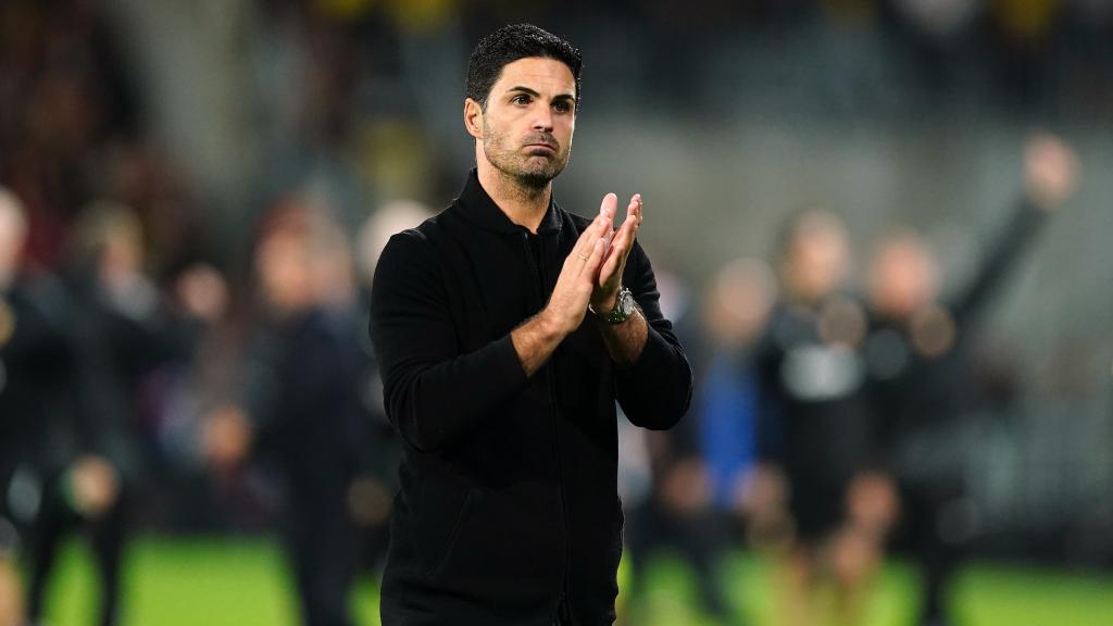 Mikel Arteta, dirigiendo durante un encuentro al Arsenal de la Premier League.