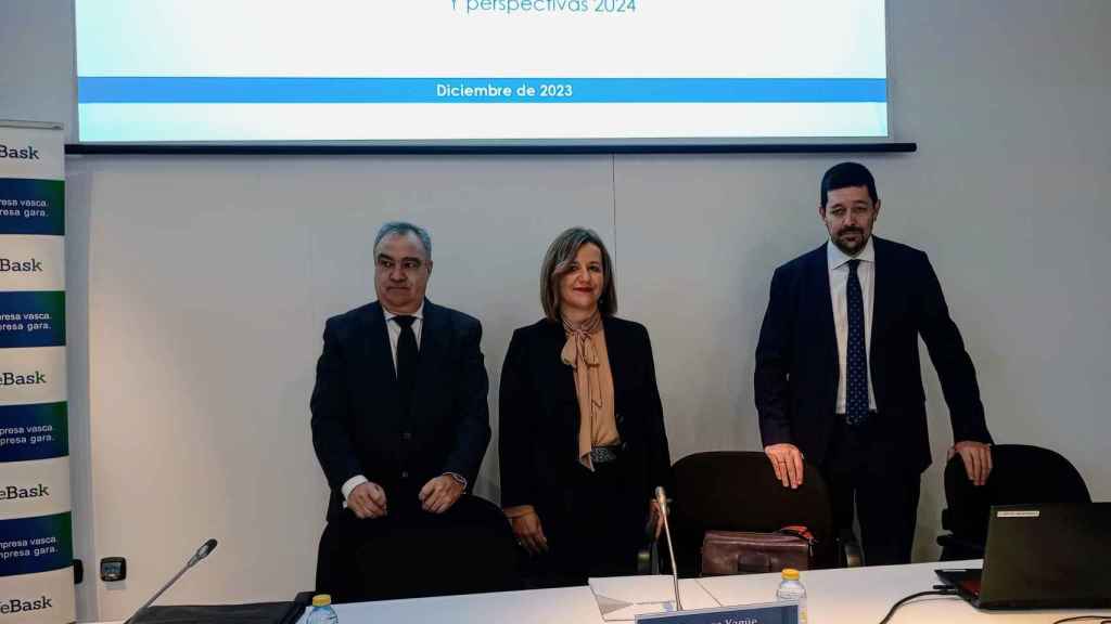 Eduardo Aretxaga, Tamara Yagüe y Pablo Martín, de Confebask