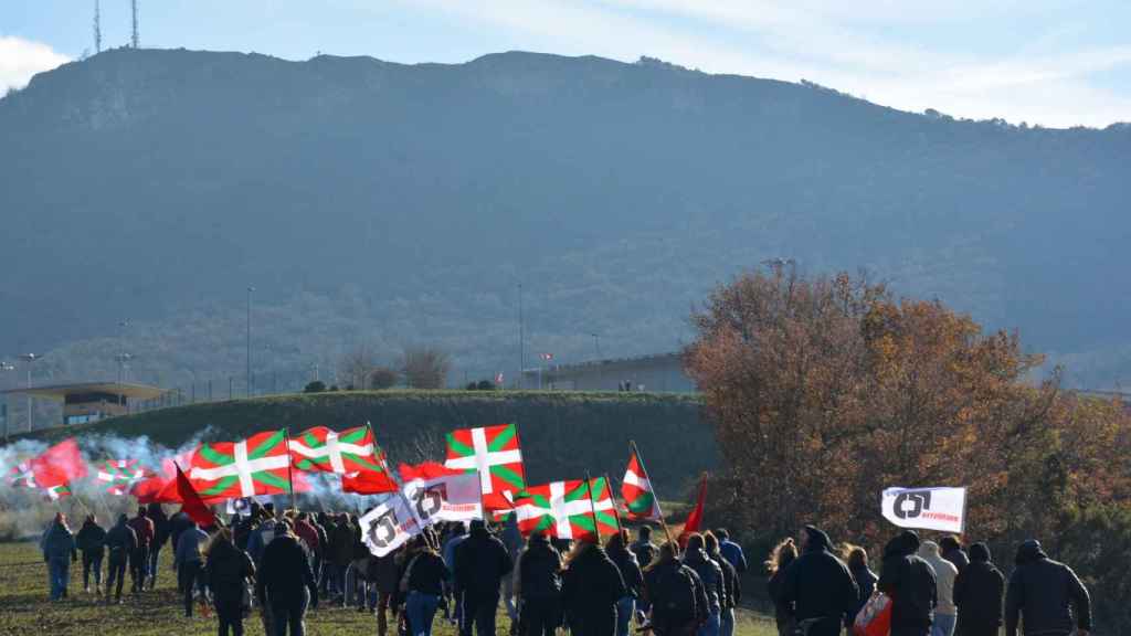 Imágenes de la protesta de Aske frente a la cárcel de Zaballa (Álava).