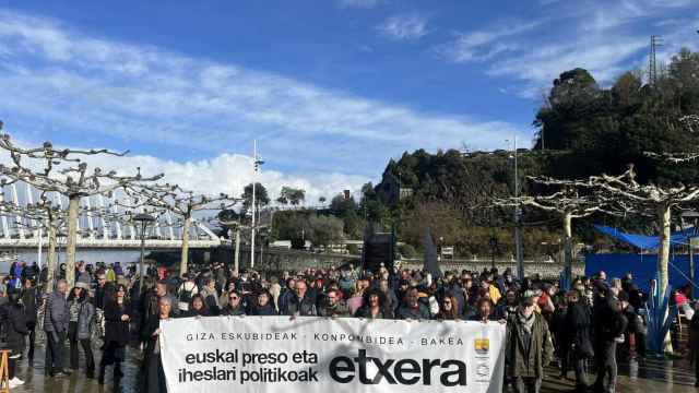 Concentración en Ondarroa para pedir la excarcelación de los terroristas de ETA condenados a prisión / Redes
