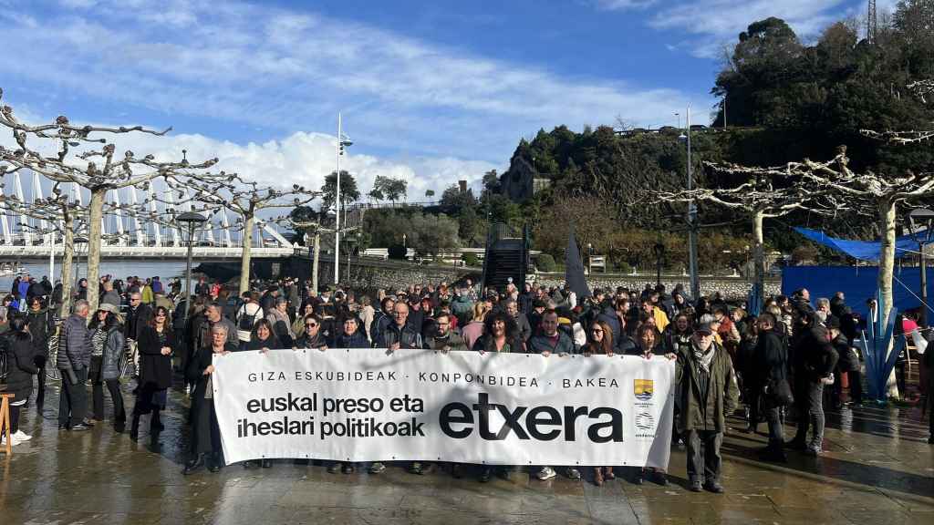 Concentración en Ondarroa para pedir la excarcelación de los terroristas de ETA condenados a prisión / Redes