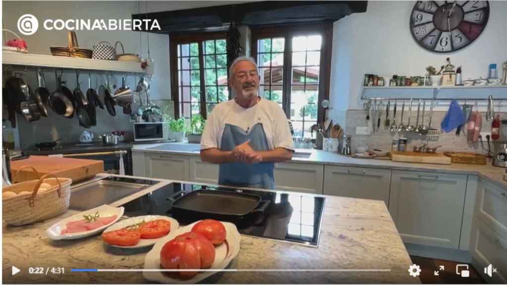 Karlos Arguiñano grabando su programa en casa