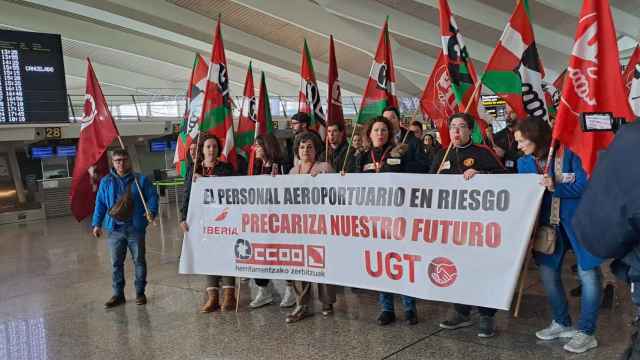 Los viajeros de los aeropuertos vascos se ven afectados el primer día de huelga de Iberia