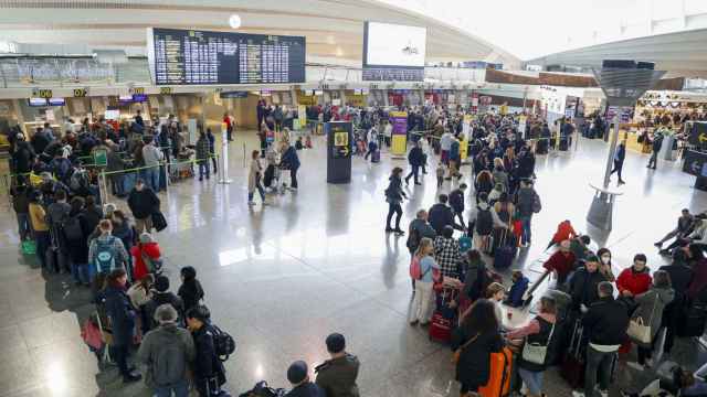 Más retrasos y vuelos sin maletas en el aeropuerto de Bilbao en el segundo día de huelga de Iberia / Luis Tejido - EFE