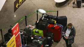 El aeropuerto de Bilbao afronta un tercer día de huelga con retrasos y caos con las maletas / Luis Tejido - EFE