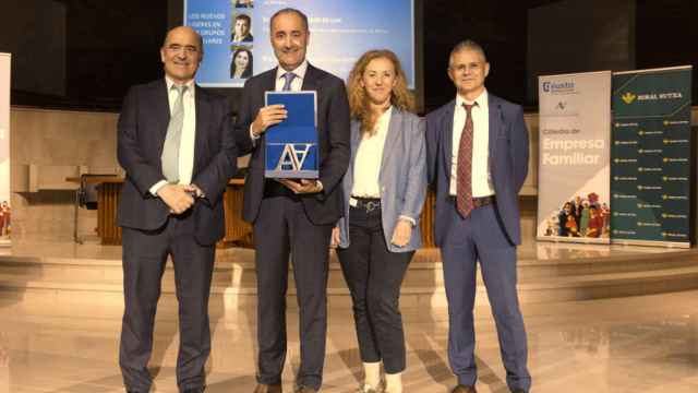 El presidente de Arania, Eric Arana, en una entrega de premios