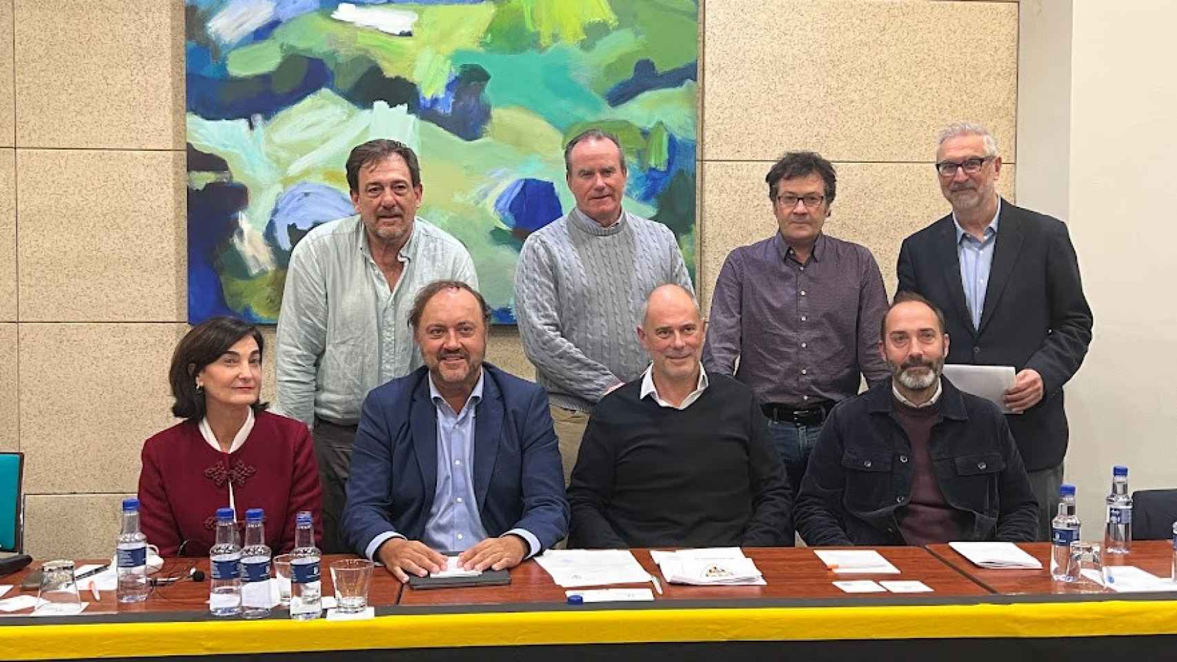 Miembros de la junta directiva del Barakaldo, con Joseba Lekube presente (segundo en la parte inferior)