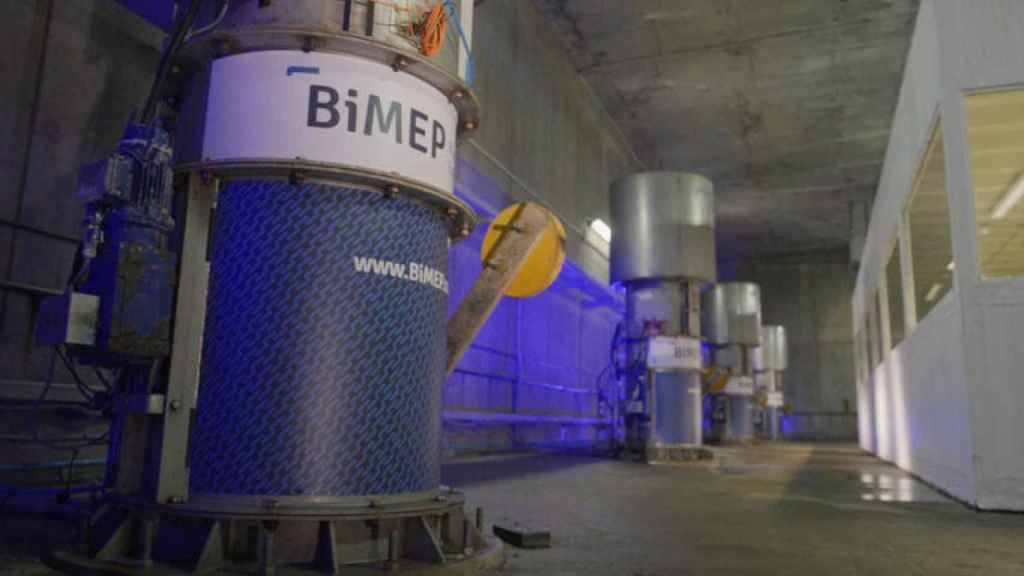 El BiMEP tiene en Mutriku un laboratorio para experimentar en torno a la energía de las olas.