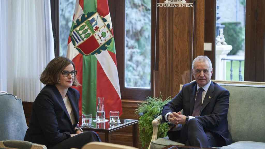 Diputada General de Bizkaia, Elixabete Etxanobe, durante la reunión que ha mantenido este lunes con el Lehendakari Iñigo Urkullu en el Palacio de Ajuria Enea.