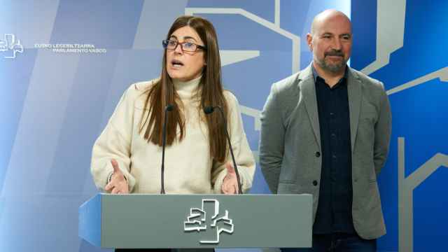 La portavoz de Elkarrekin Podemos-IU, Miren Gorrotxategi, durante una rueda de prensa en el Parlamento vasco /  L. Ricot - EFE