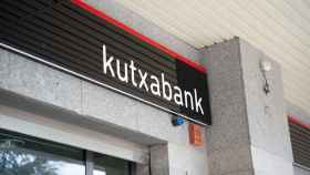 Sucursal de Kutxabank / LUIS MIGUEL AÑÓN