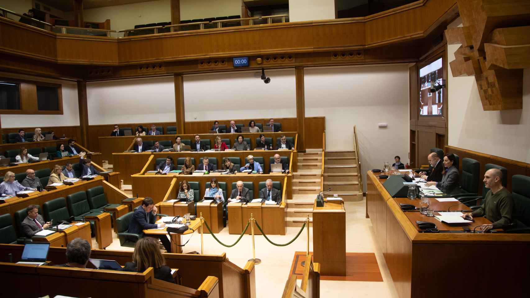 El Parlamento vasco recupera su actividad en una sesión marcada por la precampaña de las autonómicas / Legebiltzarra