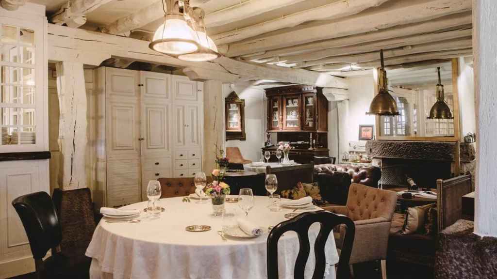 Salón del restaurante Petit Komité, en Bizkaia.