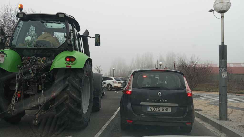 La calle Maite Zuñiga de Vitoria-GAsteiz, en plena huelga de agricultores esta mañana.