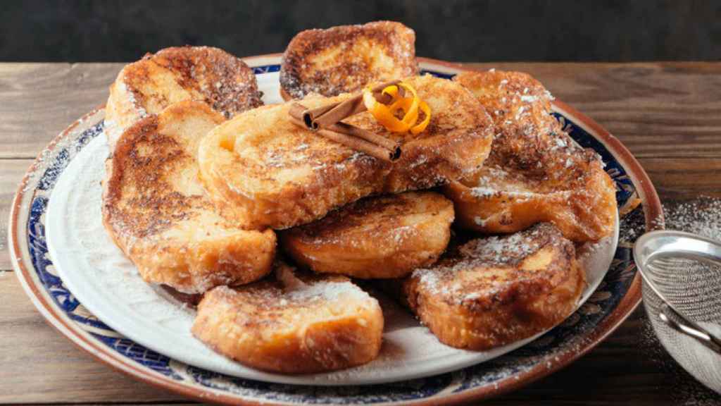 Tostadas de Carnaval o torrijas, un plato típico español.