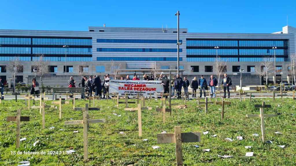 Los trabajadores de Mecaner a las puertas del Gobierno vasco/Mecaner