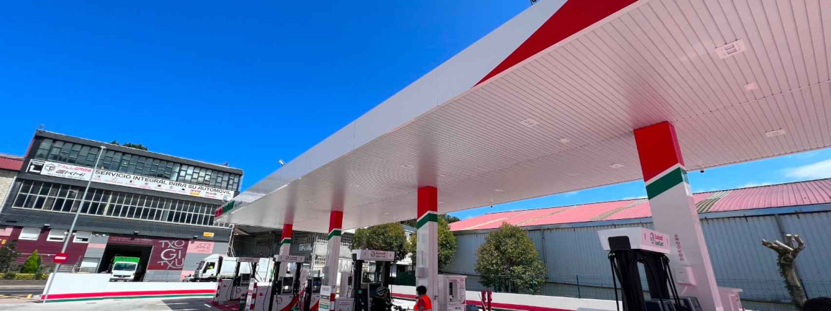 Euskadi Low Cost hace sombra a Plenoil con la apertura de su segunda  gasolinera en Gipuzkoa